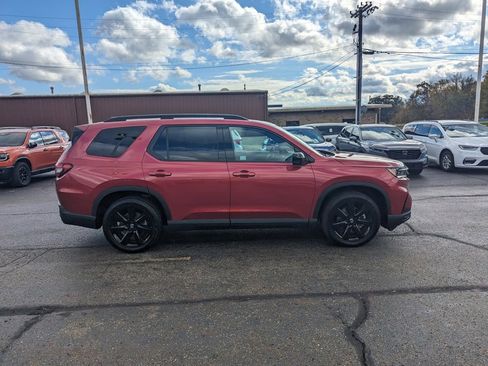Certified 2025 Honda Pilot Black Edition image 2