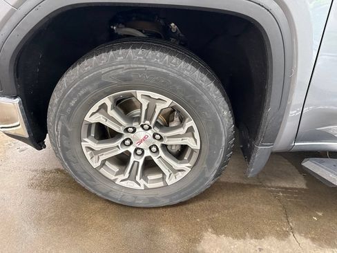 Used 2019 GMC Sierra 1500 SLE w/ SLE Value Package AWD/4WD image 11