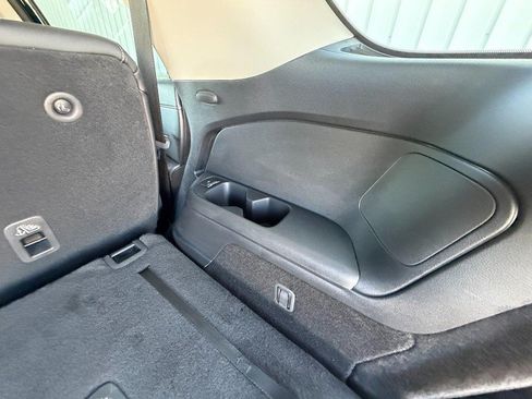 Used 2025 Nissan Pathfinder SL FWD image 14