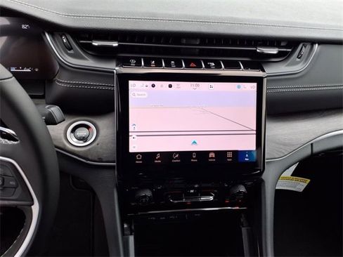 New 2025 Jeep Grand Cherokee Limited w/ Black Appearance Package image 16