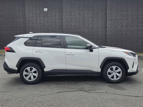 Used 2019 Toyota RAV4 LE AWD/4WD image 4