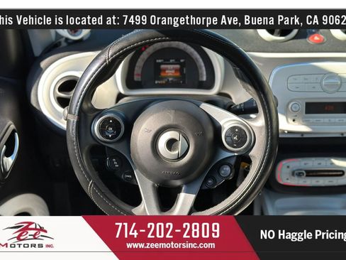 Used 2016 smart fortwo passion RWD image 18