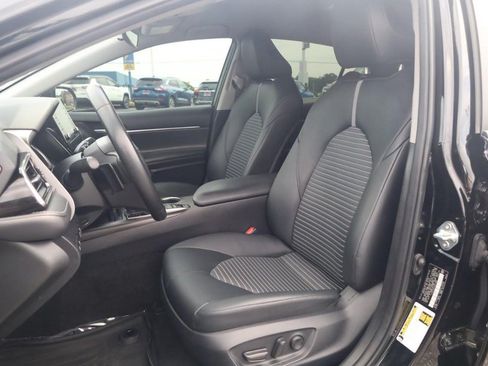 Used 2023 Toyota Camry SE FWD image 18