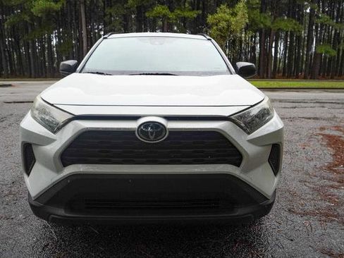 Used 2019 Toyota RAV4 LE image 8