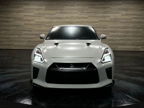 Used 2017 Nissan GT-R Premium image 21