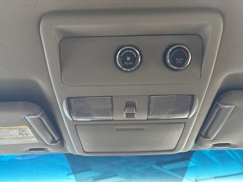 Used 2010 Nissan Pathfinder SE image 40