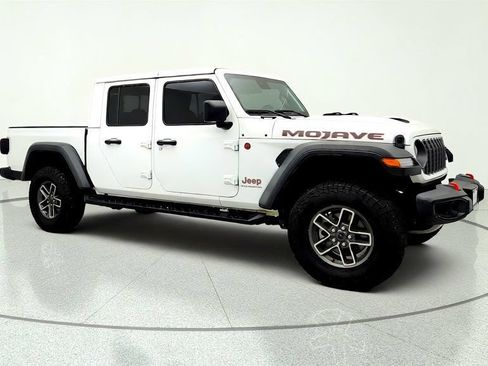 Used 2025 Jeep Gladiator Mojave w/ Convenience Group AWD/4WD image 3