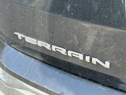 Used 2024 GMC Terrain SLE FWD image 10