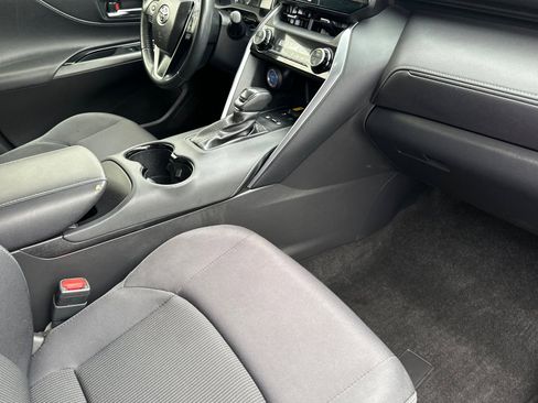 Certified 2022 Toyota Venza LE image 16