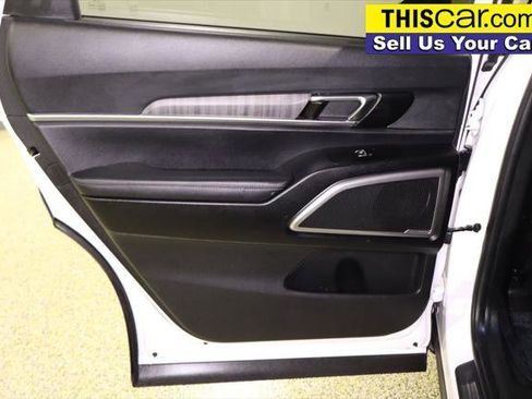 Used 2023 Kia Telluride EX w/ EX Captain's Chair Package image 38