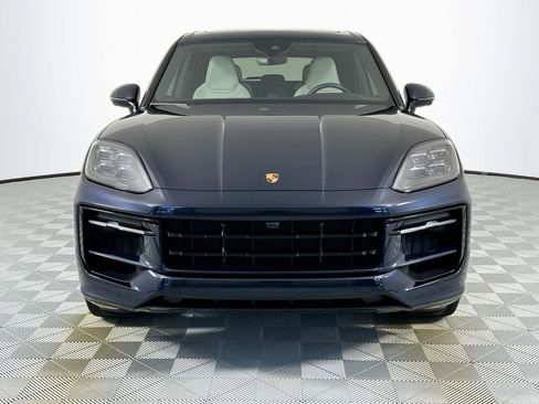 Used 2025 Porsche Cayenne GTS AWD/4WD image 2