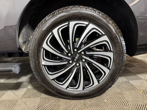 Certified 2025 Lincoln Navigator Black Label AWD/4WD image 36