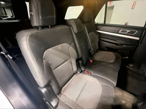 Used 2017 Ford Explorer XLT AWD/4WD image 32