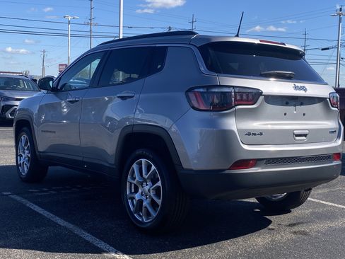 Used 2022 Jeep Compass Latitude image 5