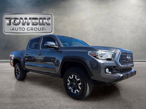 Used 2019 Toyota Tacoma TRD Off-Road w/ Technology Package AWD/4WD image 2
