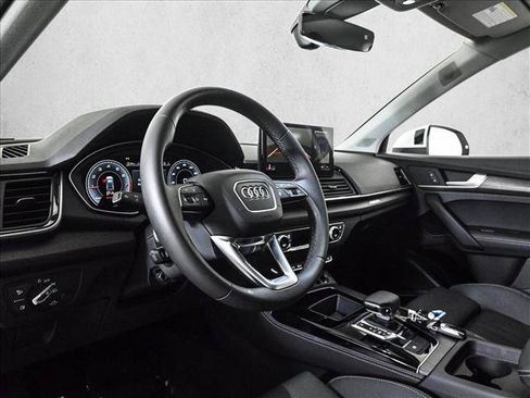 Certified 2025 Audi Q5 2.0T Premium Plus w/ Premium Plus Package AWD/4WD image 10
