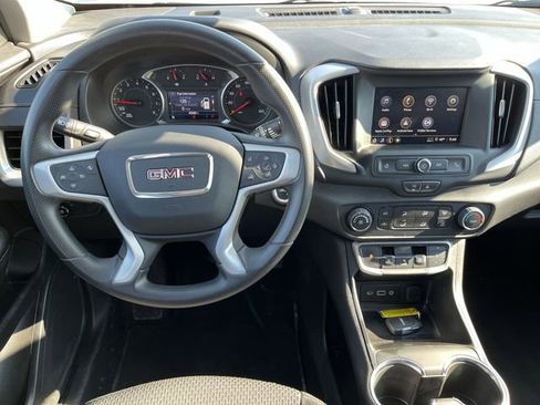 Used 2024 GMC Terrain SLE image 13