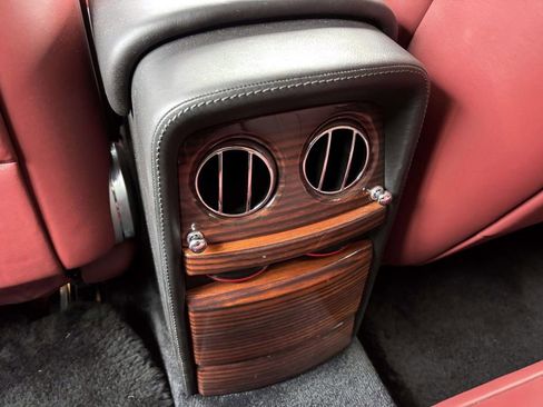 Used 2010 Rolls-Royce Phantom Drophead Coupe image 33