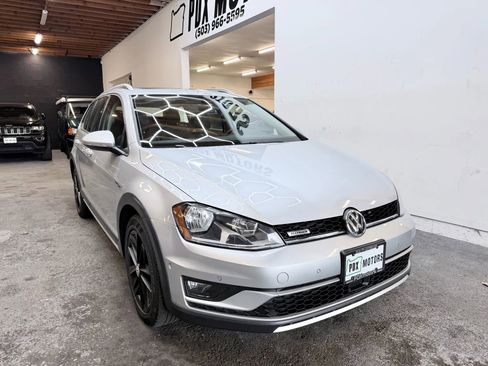 Used 2017 Volkswagen Golf Alltrack SE image 2