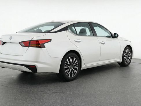 Used 2025 Nissan Altima 2.5 SV image 9