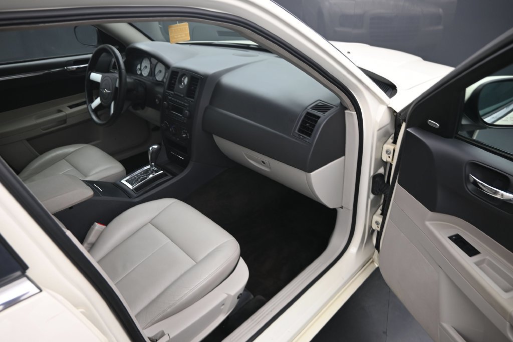 Used 2005 Chrysler 300 Touring w/ Sound Group RWD image 9