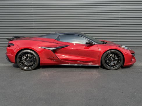 Used 2024 Chevrolet Corvette Z06 w/ Stealth Interior Trim Package RWD image 8