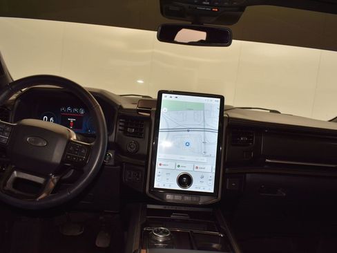 Used 2024 Ford Expedition Platinum image 19
