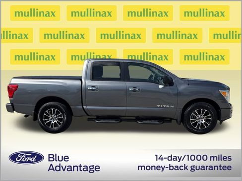 Used 2021 Nissan Titan SV w/ SV Convenience Package RWD image 2