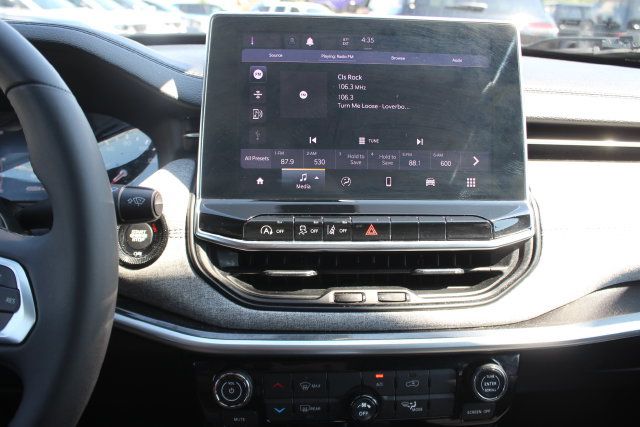 Used 2024 Jeep Compass Latitude AWD/4WD image 4