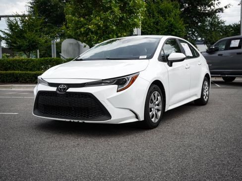 Used 2020 Toyota Corolla LE FWD image 5