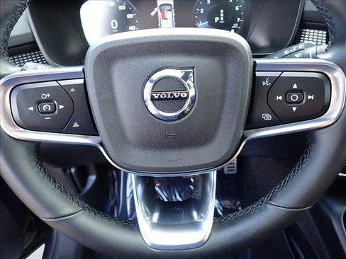 Used 2022 Volvo XC40 T5 R-Design AWD/4WD image 18