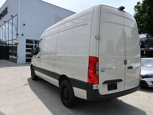 Used 2024 Mercedes-Benz Sprinter 2500 image 4
