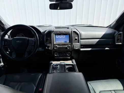 Used 2018 Ford Expedition Limited w/ Equipment Group 301A AWD/4WD image 12