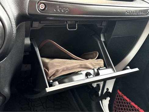 Used 2018 Jeep Wrangler Unlimited Rubicon image 17