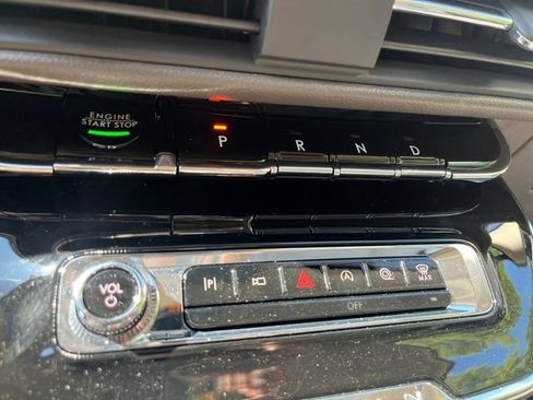 Used 2023 Lincoln Corsair AWD image 18
