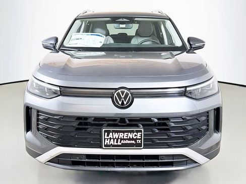 New 2026 Volkswagen Tiguan SE FWD image 2
