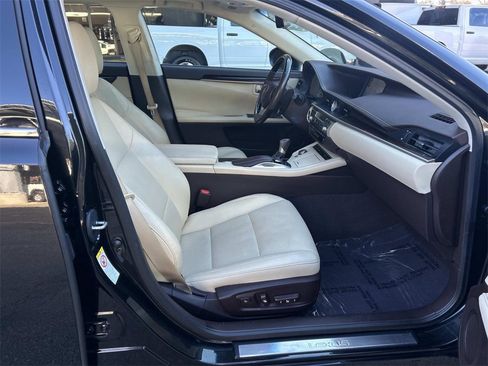 Used 2017 Lexus ES 350 w/ Navigation System Package image 17