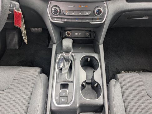Used 2020 Hyundai Santa Fe SE FWD image 17