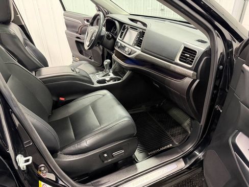 Used 2018 Toyota Highlander Limited Platinum w/ Protection Package #3 image 16