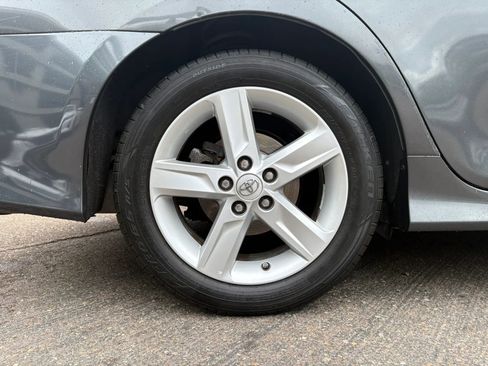 Used 2013 Toyota Camry SE FWD image 19