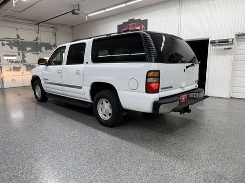 Used 2005 GMC Yukon XL SLT w/ SLT Preferred Equipment Group AWD/4WD image 4