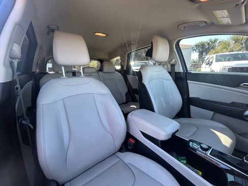 Used 2024 Kia Sportage EX FWD image 26