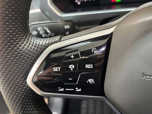 Used 2022 Volkswagen Tiguan SE R-Line image 22