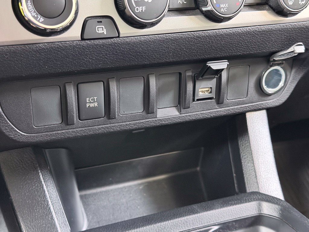 Used 2020 Toyota Tacoma SR AWD/4WD image 43