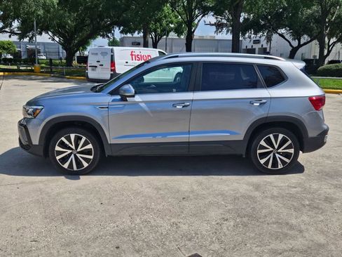 Used 2024 Volkswagen Taos SE w/ MDO Package FWD image 8