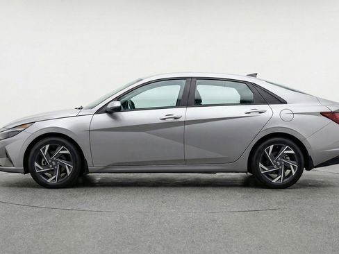 Used 2025 Hyundai Elantra SEL FWD image 5