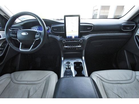 Used 2020 Ford Explorer Platinum w/ Premium Technology Package image 12