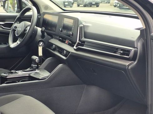 Used 2025 Kia Sportage LX FWD image 21