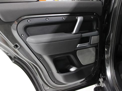 Used 2023 Land Rover Defender 130 X-Dynamic SE AWD/4WD image 21