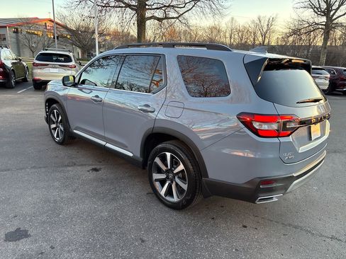 Used 2025 Honda Pilot Touring image 5